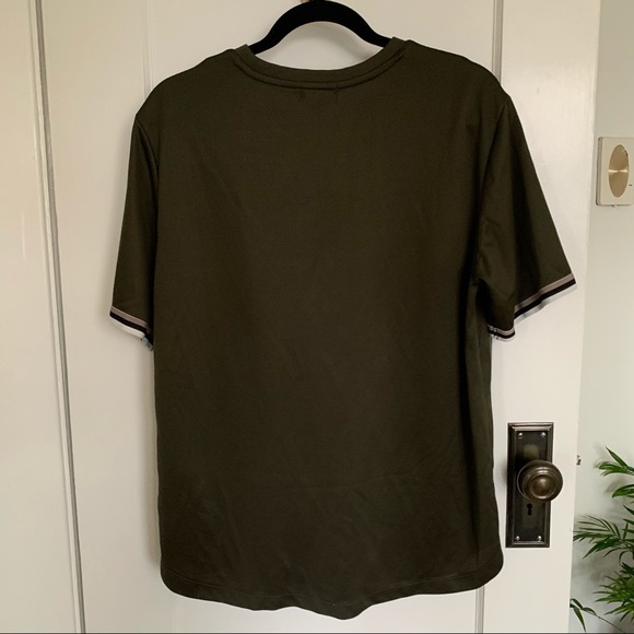 FOREVER21 t-shirt - Picture 2 of 3